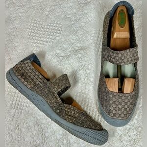 Rock Springs Women’s Size EU39 US 8-8.5 Mary Janes Elastic Hand Made Gray Black